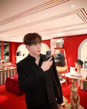 Seungkwan Instagram - It was a wonderful show❤️‍🔥
#theloubishow5 @louboutinworld