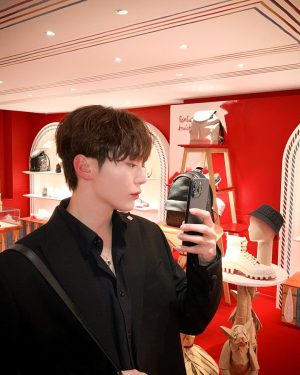 Seungkwan Instagram - It was a wonderful show❤️‍🔥
#theloubishow5 @louboutinworld