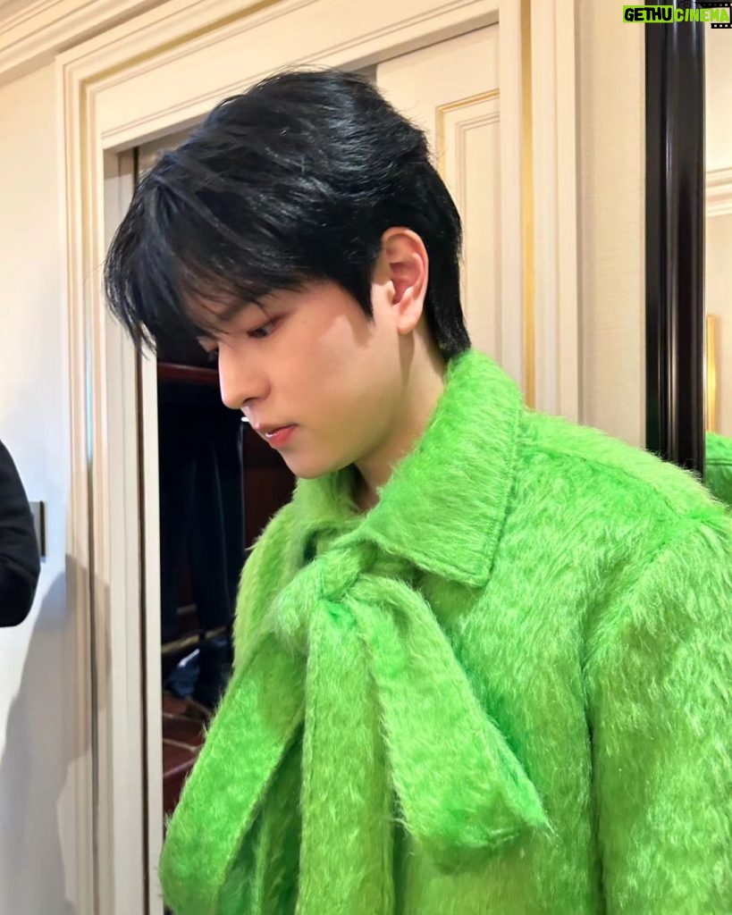 Seungmin Instagram - Such a great memory💚 #LOEWE