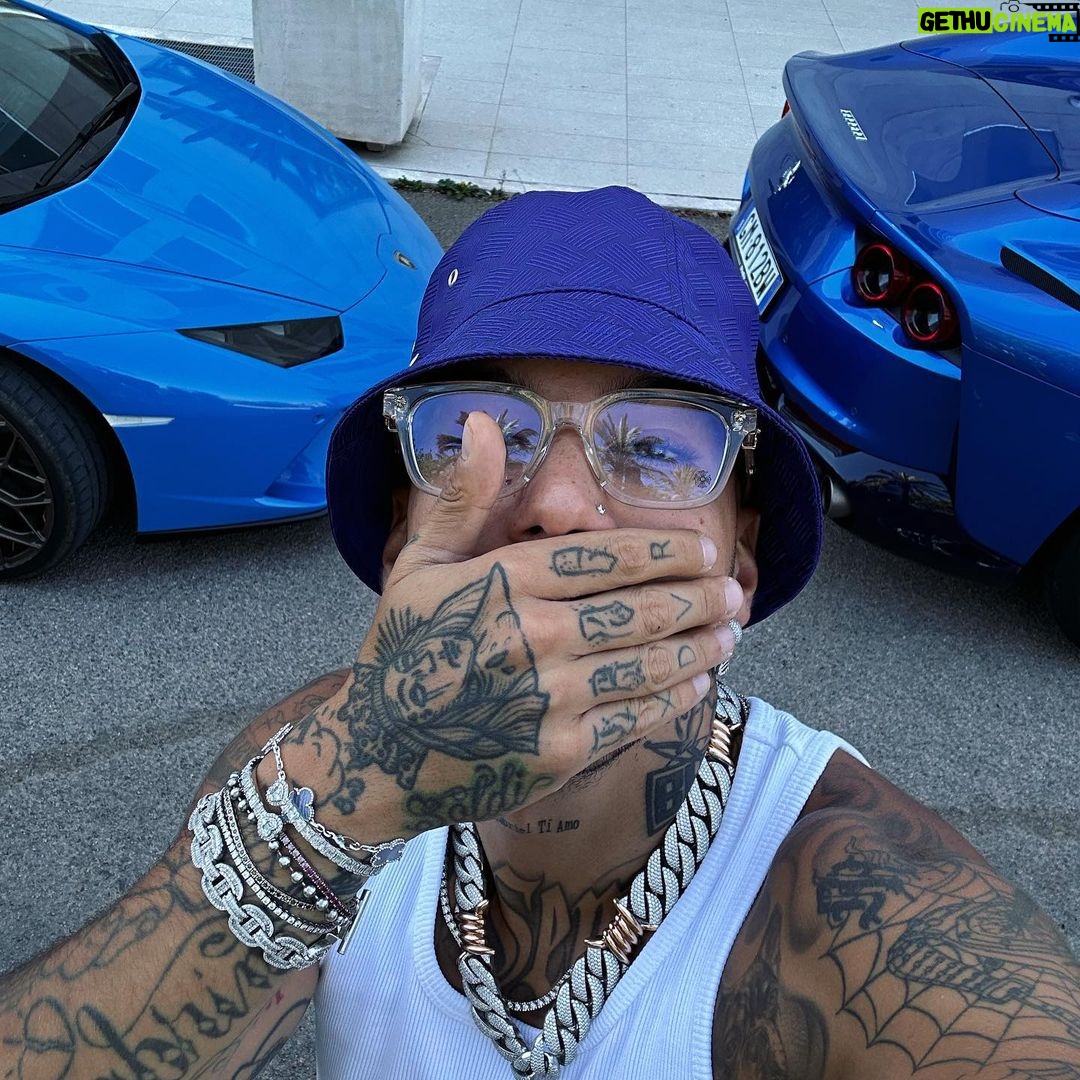 Sfera Ebbasta Instagram - Non siamo uguali, neanche simili Costa Smeralda