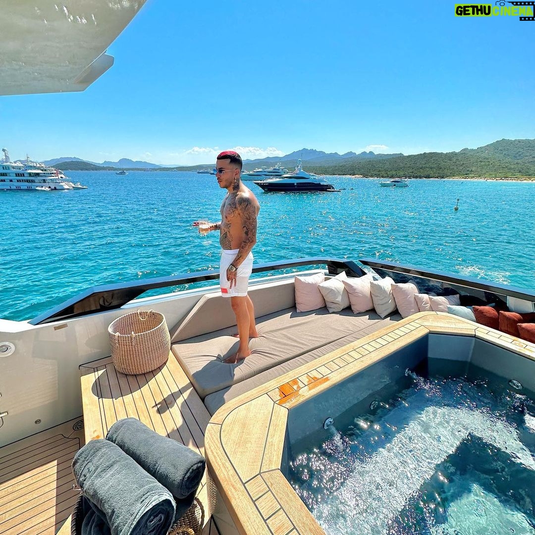 Sfera Ebbasta Instagram - Non siamo uguali, neanche simili Costa Smeralda