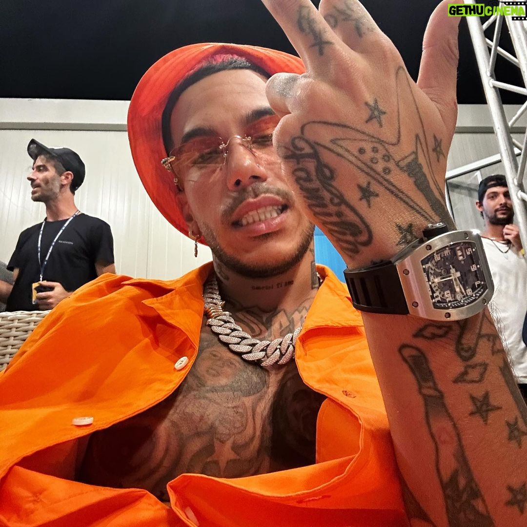 Sfera Ebbasta Instagram - Non siamo uguali, neanche simili Costa Smeralda