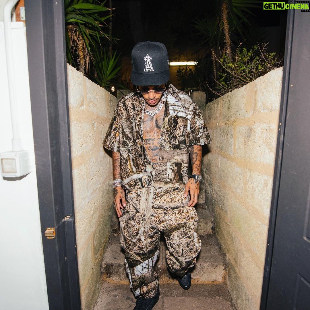Sfera Ebbasta Instagram - Non siamo uguali, neanche simili Costa Smeralda