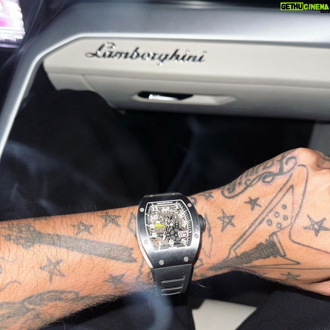 Sfera Ebbasta Instagram - Non siamo uguali, neanche simili Costa Smeralda
