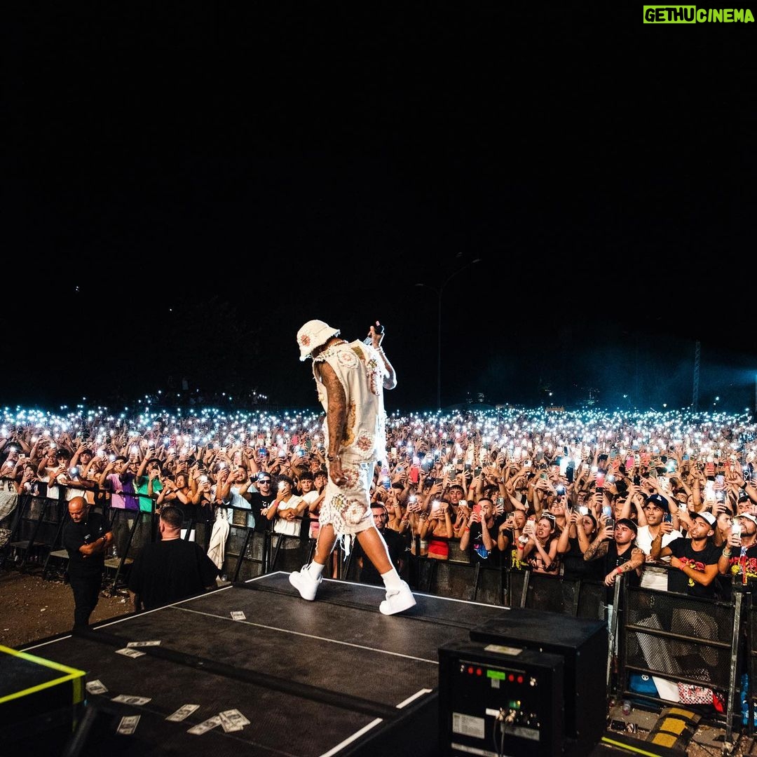 Sfera Ebbasta Instagram - 3 aerei e 1 elicottero in 2 giorni Catania, Italy