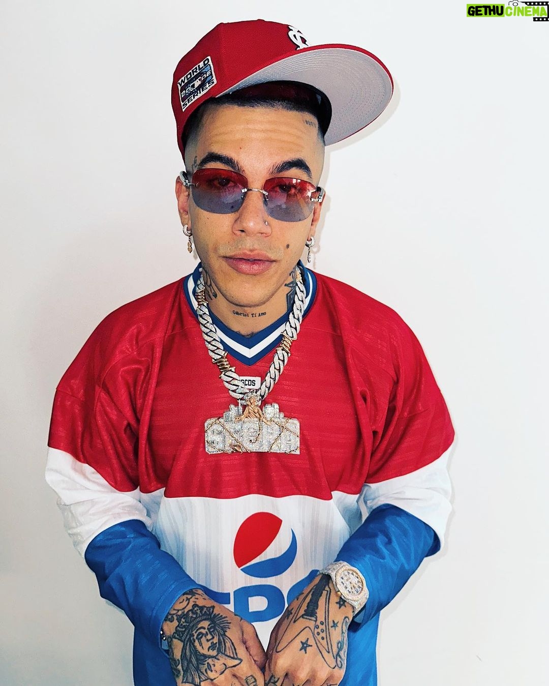 Sfera Ebbasta Instagram – Baby io non ho emozioni , baby ti spezzerò il