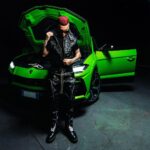 Sfera Ebbasta Instagram - Giro su una lambo nera nella via, tel avevo detto ce la farò anche io 🤷🏻‍♂️