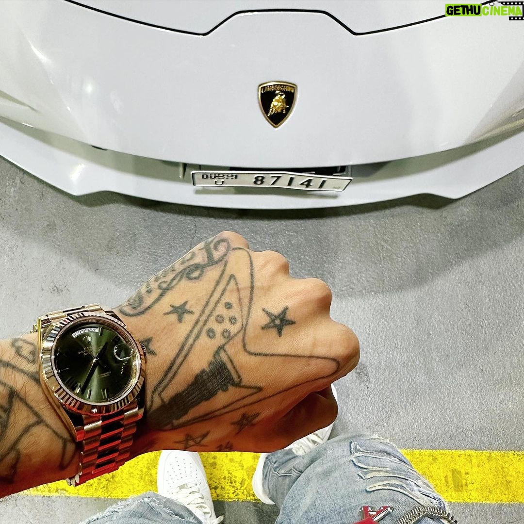 Sfera Ebbasta Instagram - ⌛️ Dubai, Emirati Arabi Uniti