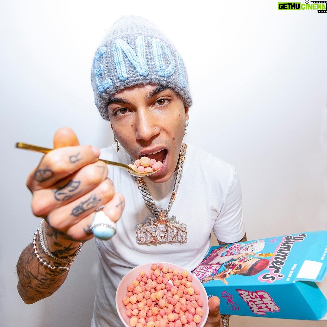 Sfera Ebbasta Instagram - È dolce come oh oh oh Marshmallow 🍭