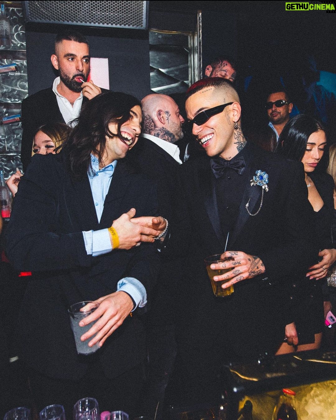 Sfera Ebbasta Instagram - Puoi vincere con noi, o puoi guardarci vincere anche quest anno 🤷🏻♂️ Milan, Italy