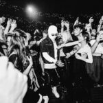 Sfera Ebbasta Instagram - Avevo tolto BRNBQ dalla scaletta del nuovo tour perché pensavo che fosse un pezzo troppo vecchio per portarlo live. Ieri mi hanno convinto a farla a Roma un secondo prima di salire sul palco e mi ha fatto venire la pelle d’oca vedere la gente gridare ogni singola parola di un pezzo che ho scritto quando non sapevo ancora quanto grande sarei diventato in questo gioco, grazie 🌟 Ps: da ora in poi rimane in scaletta 😈 Roma, Italia