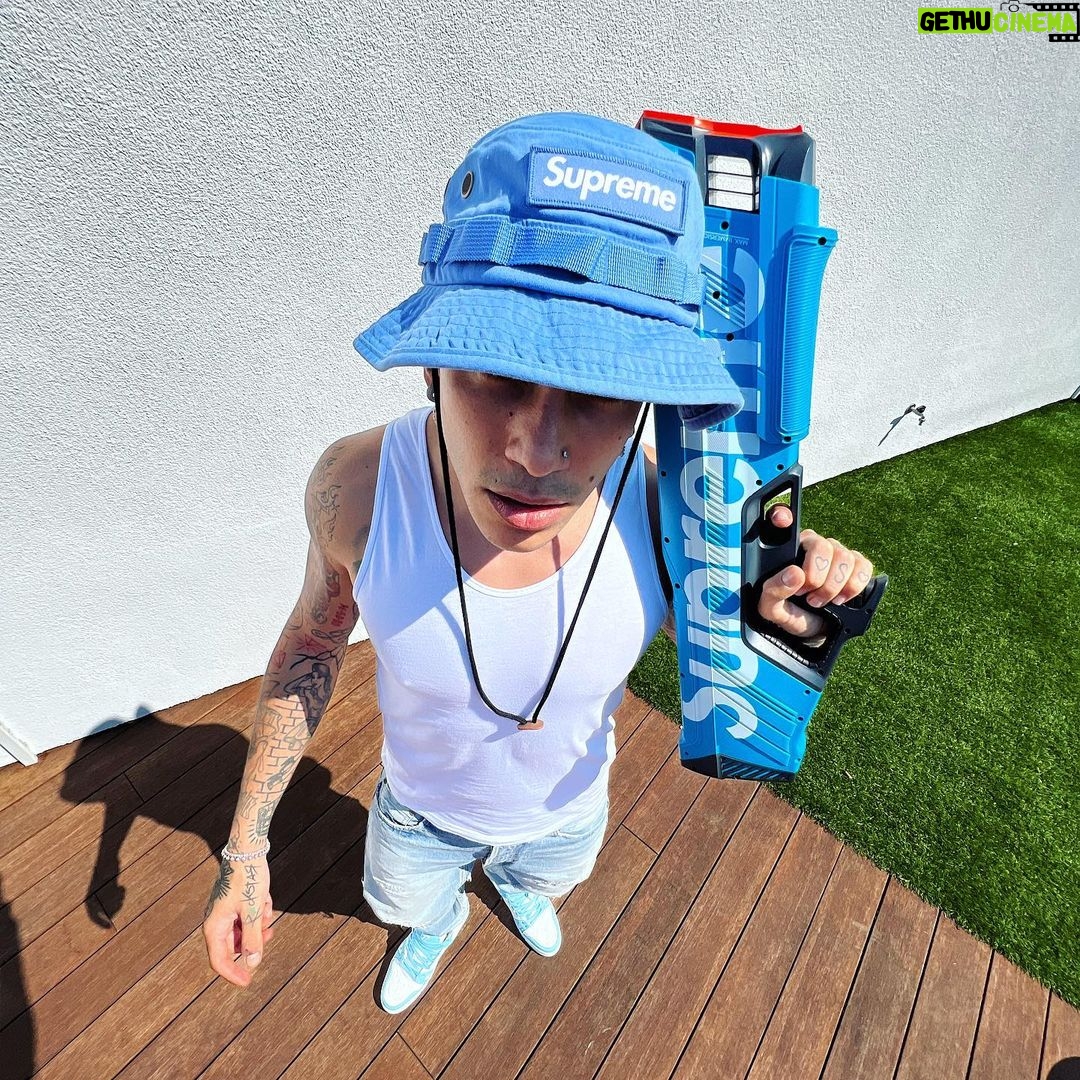 Sfera Ebbasta Instagram - Hai fatto una hit 💿 falla un’altra volta 🤷🏻♂️