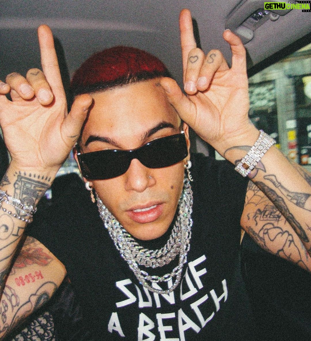 Sfera Ebbasta Instagram - Consumo le suole dietro ad un sogno più grande di me 🌍 Bruxelles
