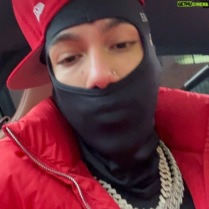 Sfera Ebbasta Instagram - La notte fa freddo in quartiere a Milano, per quello ce ne andiamo 🏎️ Corsico,Milano