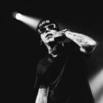 Sfera Ebbasta Instagram - Avevo tolto BRNBQ dalla scaletta del nuovo tour perché pensavo che fosse un pezzo troppo vecchio per portarlo live. Ieri mi hanno convinto a farla a Roma un secondo prima di salire sul palco e mi ha fatto venire la pelle d’oca vedere la gente gridare ogni singola parola di un pezzo che ho scritto quando non sapevo ancora quanto grande sarei diventato in questo gioco, grazie 🌟 Ps: da ora in poi rimane in scaletta 😈 Roma, Italia