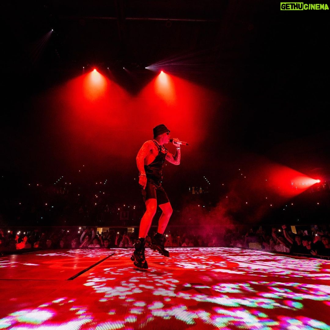 Sfera Ebbasta Instagram - Rimini Γ¨ stato solo l'inizio, ci vediamo domani e dopodomani a Milano π Aggiunti eccezionalmente biglietti parterre extra per il 25 e il 26 Settembre al Mediolanum Forum π Trovate tutte le info nelle stories. non fartelo raccontare! Rimini Italy