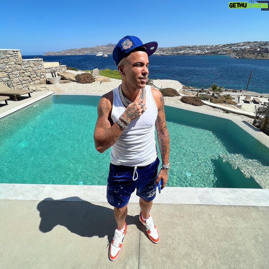 Sfera Ebbasta Instagram - Tour Life 🛩 Mykonos