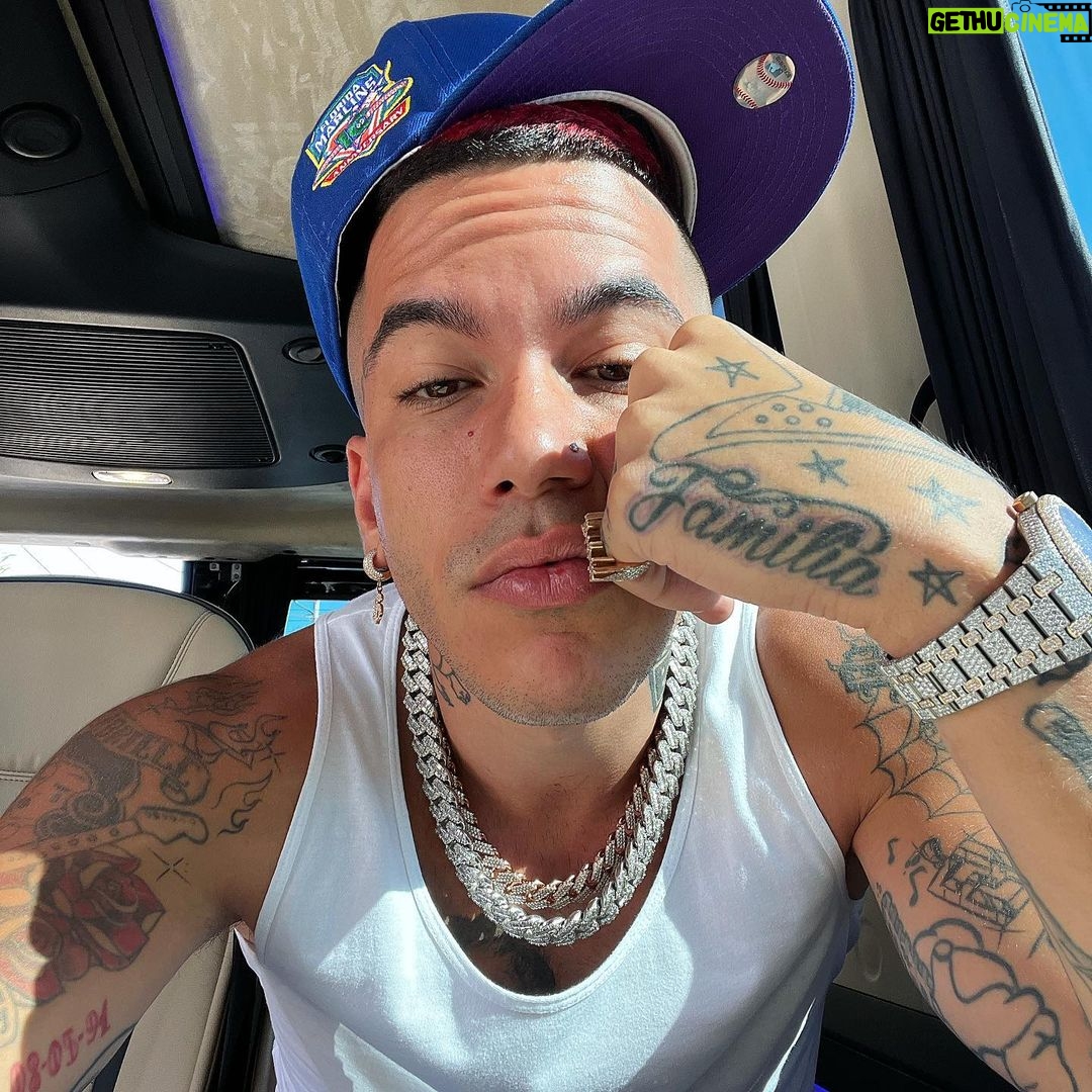 Sfera Ebbasta Instagram - Tour Life 🛩 Mykonos