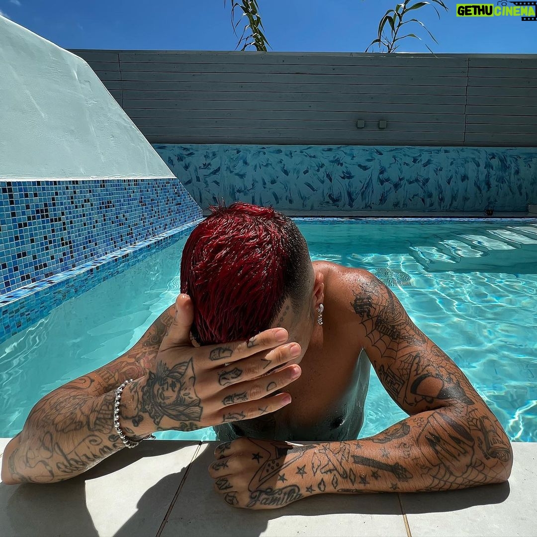 Sfera Ebbasta Instagram - Tour Life 🛩 Mykonos