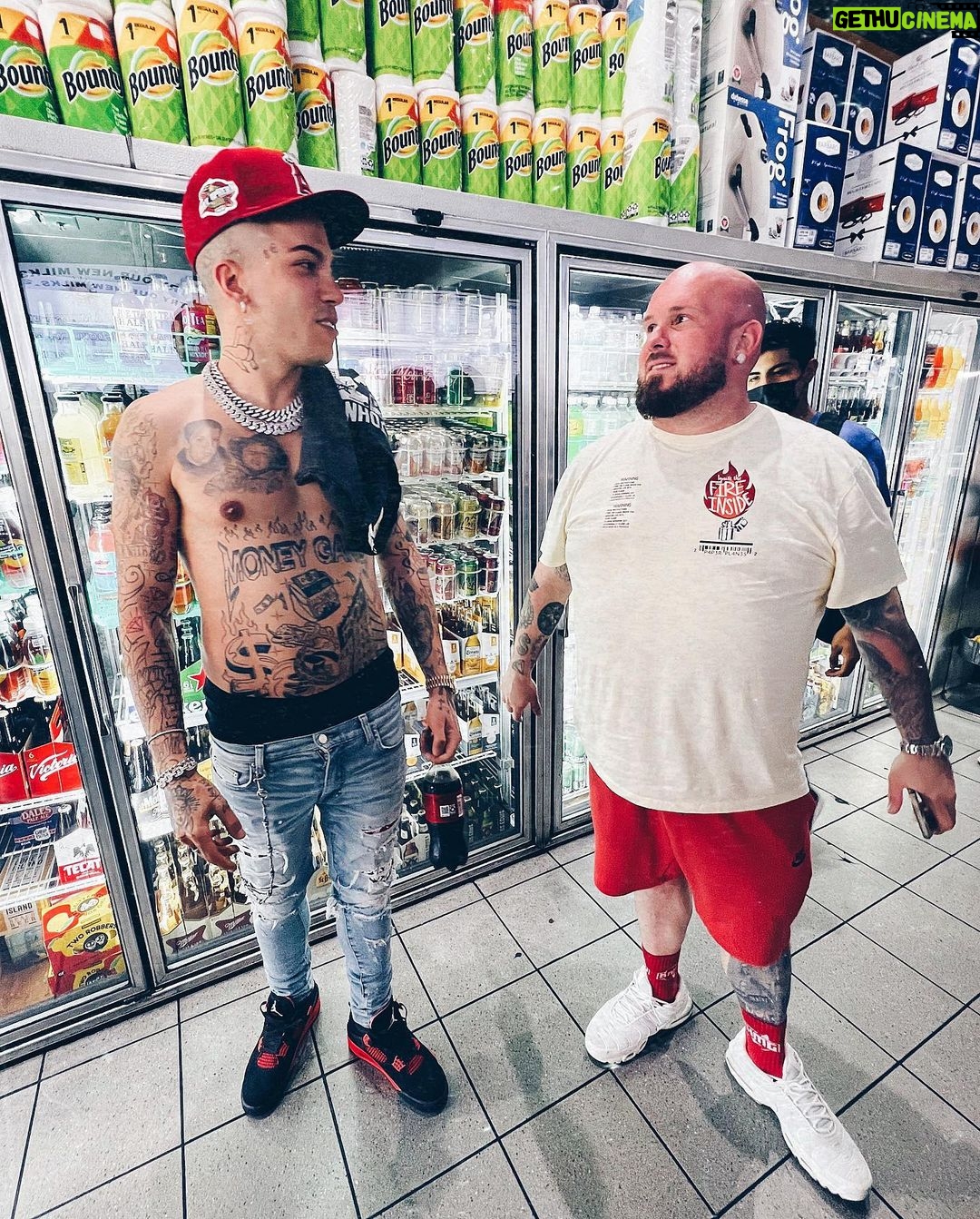 Sfera Ebbasta Instagram - Trap, Rap, Reggaetone, Pop, Rock, facciamo soldi di tutti i generi 🤷🏻♂️