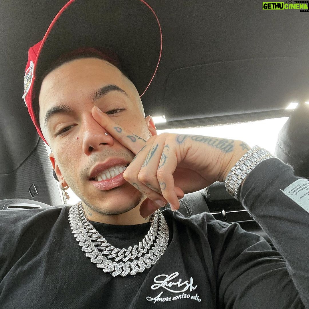 Sfera Ebbasta Instagram - Fare sta roba è easy 🤷🏻♂️ Luxembourg