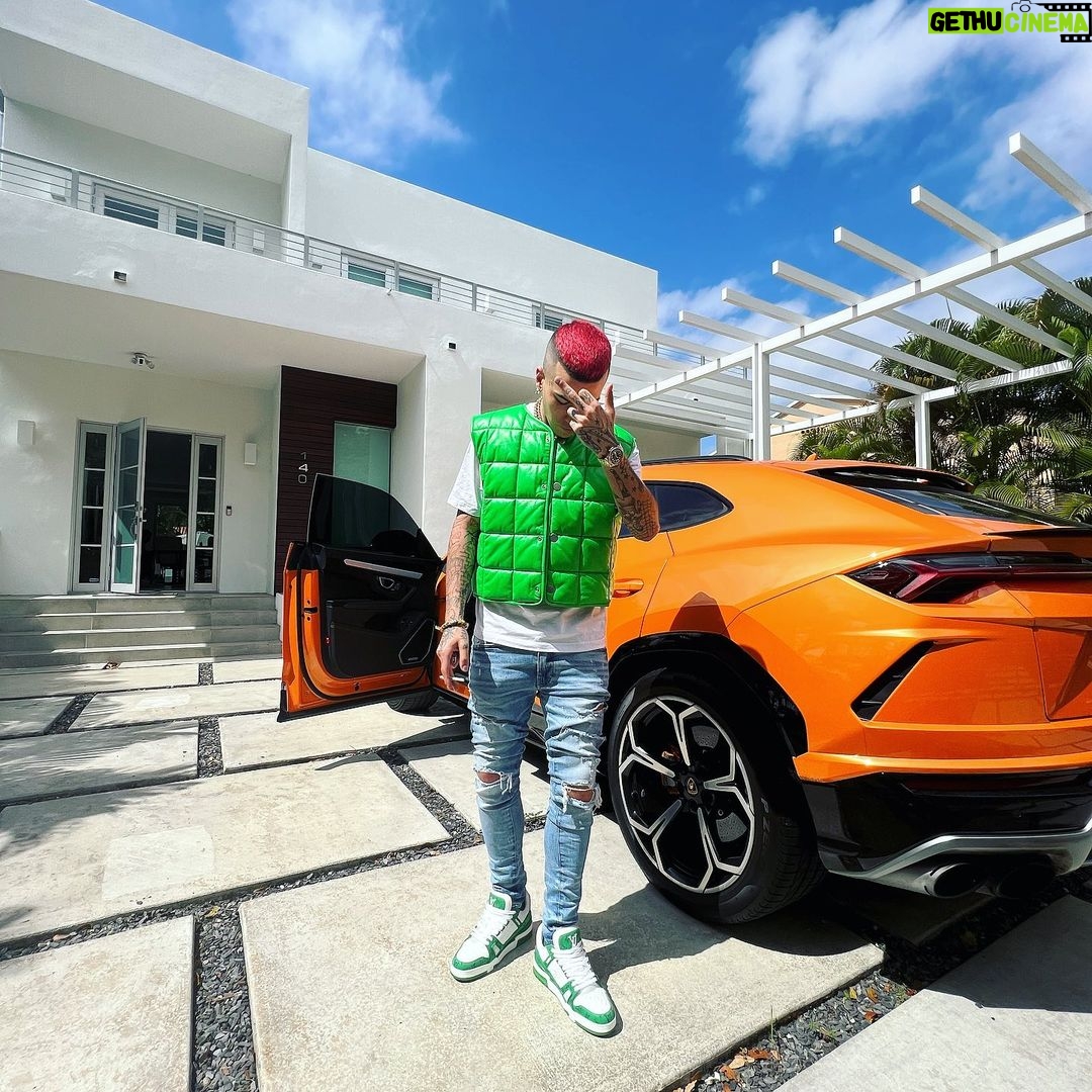 Sfera Ebbasta Instagram - C’è chi apre le porte anche per gli altri e chi rimane fuori a chiedere permesso 🧠