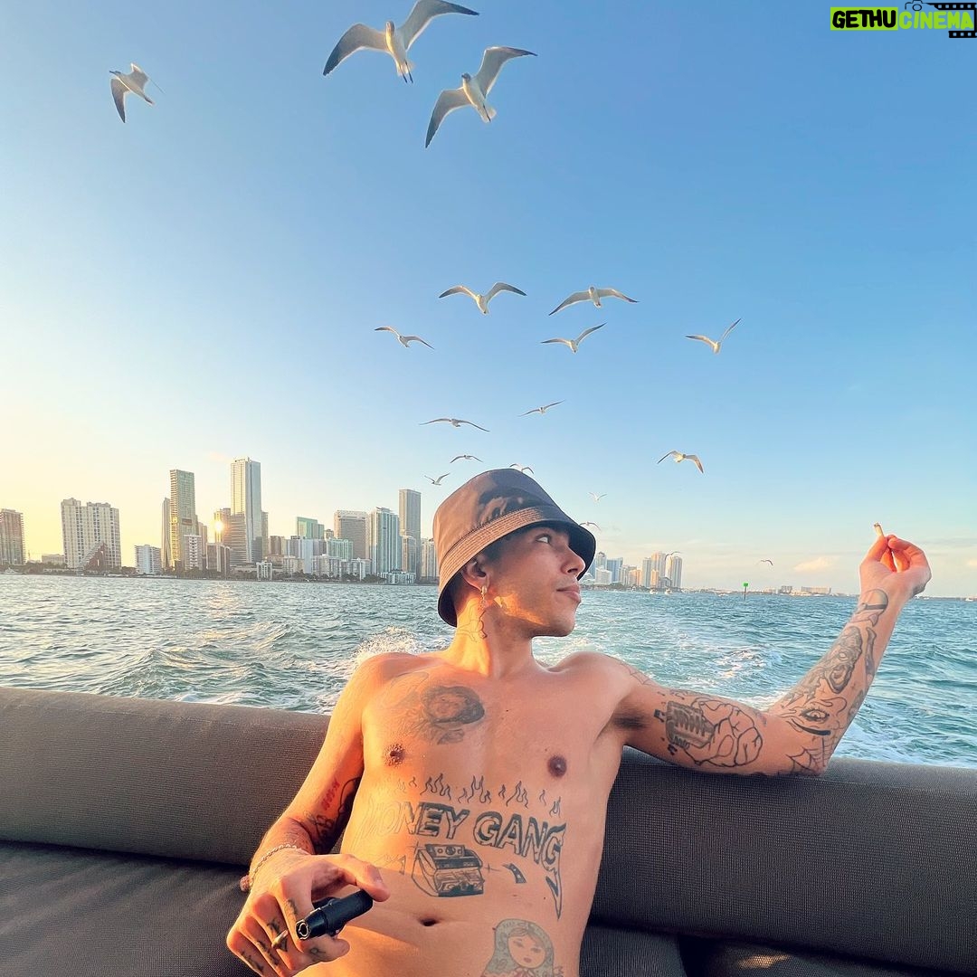 Sfera Ebbasta Instagram - Vivendo 🏝 Miami, Florida