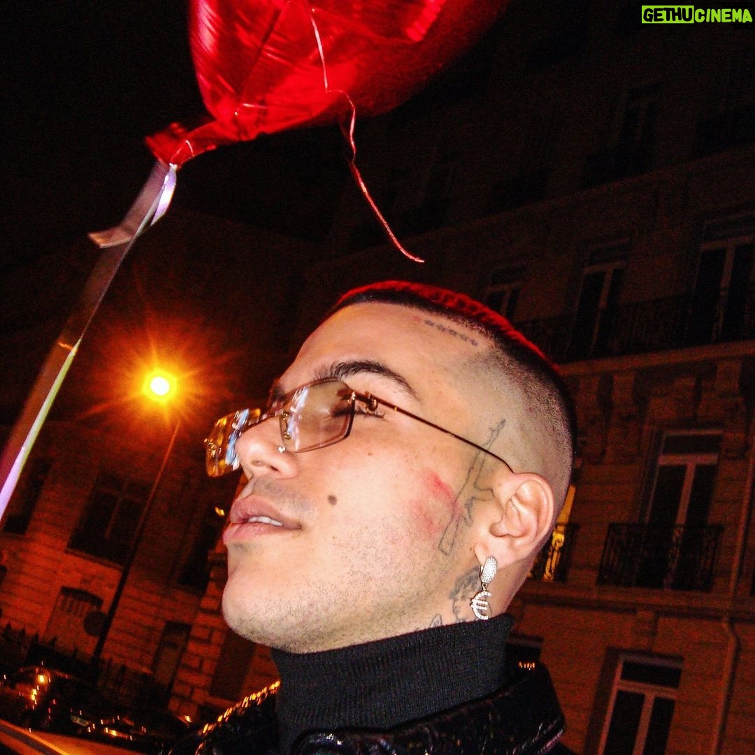 Sfera Ebbasta Instagram - Cupido in Paris 🗼🇫🇷 París, France