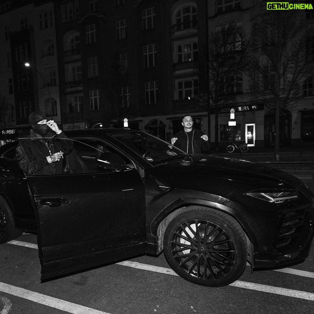 Sfera Ebbasta Instagram - Money Gang Money Gang @luciano_loco030 🇩🇪🥷🏻🇮🇹 Berlin, Germany
