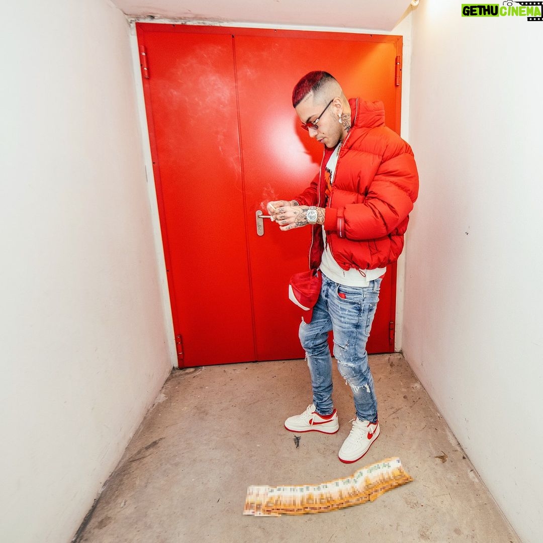 Sfera Ebbasta Instagram - Lei mi chiama solamente se piange e sta male 💔