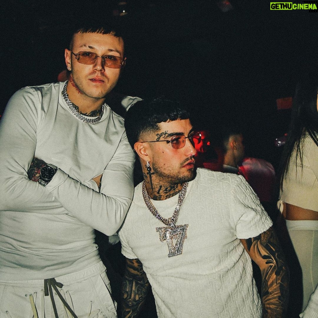 Sfera Ebbasta Instagram - È white bro 🤷🏻❄️🏳️💭⚪️ grazie a tutti i presenti e a quelli che erano lì con il pensiero 🤍 Milan, Italy