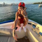 Sfera Ebbasta Instagram - Ripensavo alle sere nella via 💭 Miami, Florida