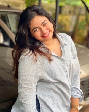 Shaalin Zoya Instagram - Ithukku mela ithukku mela.. enakku ethum thonala ❤️✨ 

📸 @amaalsaira3