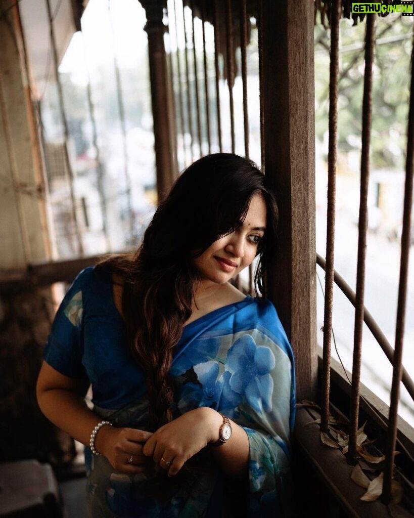 Shaalin Zoya Instagram - Happy Valentine’s week darlings. Sharing my most favourite lyrics of song here. I hope you get a chance to love a lot and a-lot and a lot.. ✨ 📸 @iamlokeshwaran @dinesh_filmmaker