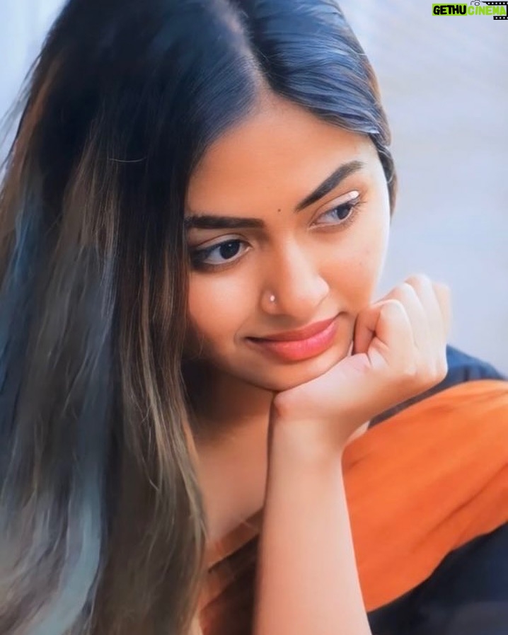 Shaalin Zoya Instagram - Unakku vaakkapattu
Varusanga pona enna
Pogaadhu unnoda paasam 💞