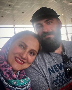 Shabnam Moghadami Instagram - .
چه آرام و بی‌دغدغه،چه پرلبخند و دل‌خوش،کسی که تکیه‌گاهش تویی…
و چه خوشبخت،کسی که خواهر ِ توست.
تولدت مبارک من و همه‌…که بی وجود ِنازنین ِتو بی‌شک،دنیا چیزی از خیر و مبارکی کم می‌داشت.
شکر برای وجود بی‌نظیر و مهربانت برادر جان.
بمانی برایم…تکیه‌گاه امن.
زادروزت خجسته♥️
@behnam_moghaddami 

#بهنام_مقدمی
#برادرانه_خواهرانه 
#برادر_جان