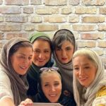 Shabnam Moghadami Instagram – .
چه غنیمت ِ بزرگی،چه نعمت ِ ارزنده‌ای هستید شما برایم …در روزگاران ِ پُر غصه‌ی دلتنگ…روزگار ِ بی‌قراری‌های کُشنده…در روزگار ِ دوستی و محبت و عشق و رفاقت های ِمجازی…روزگار ِ همه چیز ِ مجازی! چه عین ِ حقیقت‌اید شما…حقیقی…واقعی …خود ِ خودتان…

کاش از ما به هم ،جز مهر و امنیت و توجه نرسد …تا همیشه…!مثل ِ همیشه.
بمانید برایم.
.
#دوستی
#رفاقت
#دوستان_قدیمی
#سلفی
#فاطمه_معتمدآریا 
#پانته_آ_پناهی_ها 
#مریم_شیرازی
#رویا_جعفریه 
#شبنم_مقدمی 
@maryam.shiraziii 
@panipana 
@fatemehmotamedarya 
@royajafarieh