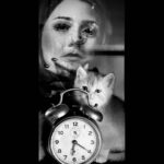 Shabnam Moghadami Instagram – .
مثل ِ جهانهای موازی…یا مثل ِ تصویر ِ رویا ،مثل ِ خواب…
در هم منعکس شدهایم…
بر هم سایه افکندهایم…
روی ِ هم اثر گذاشتهایم…
در هم مخلوط شدهایم…
زمان در گربهام…گربهام بر من…من در تصویر ِ خودم …نور در چشمانم…عکس ِ اتاق بر شیشهی قاب…
ما یکی شدهایم…یا یکی بودهایم…
.
عکس،علیرضا آرا،در نور ِعصر ِ ابری ِ یک روز بهاری ِگرم،با موبایل.
.
@alirezaaraa