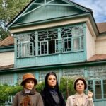 Shabnam Moghadami Instagram – .
عکسهایی از «خاتون » و راویانش…و یادآوری ِافتخار ِحضور داشتن در مجموعهای دیدنی و دوست داشتنی …در نقشی متفاوت و در کنار ِ گروهی درجه یک و کاربلد و همه آدم حسابی و بینظیر…که حالا با دیدن عکسها و یادآوری ِ خاطراتشان قند توی دلم آب میشود.
خسته نباشید دوستان ِ من…دوستتان دارم و آرزو دارم همینگونه درخشان بمانید.
.
#خاتون
#شبکه_نمایش_خانگی
#نماوا
#تینا_پاکروان
#علی_اسدزاده
#پشت_صحنه
#خاطرات
@ashkan
@tinapakravan
@negarjavaheriian
@alia100zadeh
@mahtabservati
@hoomanbehmanesh
@saeedehdalirian
@mojtaba_vahidi
@namava_ir
@khatoon.series
@behnazjafari53