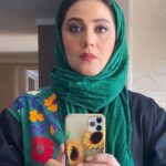 Shabnam Moghadami Instagram – .
فاصلهی ما…همهی ما!
تا تبدیل شدن به آدمای ِ پرمدعای آزاررسان و آسیبزنندهی مضر و بیخاصیت،همونا که وقتی اسمشون میآد تن و بدن ِ همه میلرزه از هول ِدیوونهبازیای ِ اعصابکُش و رفتار و گفتار ِ نامتعادل و بیمنطقشون،فقط یه قدمه! و شایدم کمتر حتی! کافیه مراقب ِ درون و ذهنمون نباشیم و بسپاریمشون دست ِ اون هیولای معروف ِ ترسناک،که کمابیش تو وجود ِ همهمون هست و اصلا زندگی میکنه به امید ِ همین!که بهش اجازهی بروز و خودنمایی بدیم …کافیه بهش خوراک برسونیم و چاقش کنیم!اون وقته که اول خودمون از دستش به عذابیم و بعد مردم بیچاره!
دور باشه …خدانکنه آدمیزادی چنین کنه…دور باشه…مباد که من چنین کنم!
آمین و صدبار آمین…
اینو اینجا نوشتم که دائم حواسم به خودم و به دل ودرونم جمع باشه …کاش همهمون همین کارو بکنیم.لازمه به نظرم.
.
#هیولای_درون
#همدیگر_را_دوست_بداریم