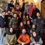 Shabnam Moghadami Instagram - . پخش ِ« بی‌گناه» امروز تمام شد.ضبطش هم سال ِ پیش حدوداً همین وقتا.وقتی کمی حال مون بهتر بود و دل‌مون خوش‌تر… به همه‌ی دوستانم،همه‌ی کسانی که با تمام ِ وجود و از دل و جان تلاش کردن تا مجموعه‌ای در خور ِ تماشای شما رو به نگاه‌تون برسونن خدا قوت و خسته نباشید می‌گم. و ممنونم از شما که مارو دیدین و دل به دل بهمن و فروغ و ابریشم و ناهید و مهتاب و رشید و همه‌ی آدمای قصه‌ی ما دادین.گرچه همه‌مون دل‌مون می‌خواست با دل ِ خوش‌تری پای تلویزیون بشینین برای دیدن سریال مون. آلبوم کوچک عکس‌های پشت صحنه، تقدیم به چشم‌های نازنینِ شما و به همه‌ی عزیزانم در تمام ِ گروه‌های سازنده‌ی این سریال ،که یکی از یکی حرفه‌ای‌تر و بهتر بودن. .به امید ِ حال و احوال ِ بهتر ،حوصله‌ی بیشتر، دل ِ خوش‌تر برای همه…همه‌مون. . #سریال_بیگناه #سریال_بی_گناه #شبکه_نمایش_خانگی #کارن_فیلم #فیلیمو #مصطفی_کیایی #مهران_احمدی #مهرانه_مهین_ترابی #مسعود_رایگان #ویشکا_آسایش #رویا_تیموریان #هدیه_بازوند #آتیلا_پسیانی #حسین_پورکریمی #ماهور_الوند #محسن_کیایی #حسین_جلیلی #امیر_نوبخت #سیامک_احصایی #عباس_عباسی #نسرین_نصرتی @mostafakiaie @mohsen_kiaee @mehranahmadiofficial @mahoor.alvand @hosseinpourkarimi @hoseinjalili @amir_nobakht_ @bigonahofficial @royateymourian @saeedehdalirian @nasrinnosrati_official @abbasabbasii @niloofar.mirzaei.31 @hediyeh_bazvand