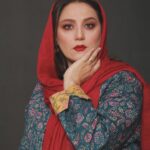 Shabnam Moghadami Instagram - . هر آن که جانبِ اهلِ خدا نگه دارد خُداش در همه حال از بلا نگه دارد حدیثِ دوست نگویم مگر به حضرتِ دوست که آشنا، سخنِ آشنا نگه دارد دلا مَعاش چنان کن که گر بلغزد پای فرشته‌ات به دو دستِ دعا نگه دارد… . 📸@falifilm چند بیت از غزلی زیبا سروده‌ی حضرت ِ حافظ ِ جان. #حافظ_شیرازی #حضرت_حافظ #شبنم_مقدمي