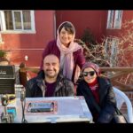 Shabnam Moghadami Instagram - . پخش ِ« بی‌گناه» امروز تمام شد.ضبطش هم سال ِ پیش حدوداً همین وقتا.وقتی کمی حال مون بهتر بود و دل‌مون خوش‌تر… به همه‌ی دوستانم،همه‌ی کسانی که با تمام ِ وجود و از دل و جان تلاش کردن تا مجموعه‌ای در خور ِ تماشای شما رو به نگاه‌تون برسونن خدا قوت و خسته نباشید می‌گم. و ممنونم از شما که مارو دیدین و دل به دل بهمن و فروغ و ابریشم و ناهید و مهتاب و رشید و همه‌ی آدمای قصه‌ی ما دادین.گرچه همه‌مون دل‌مون می‌خواست با دل ِ خوش‌تری پای تلویزیون بشینین برای دیدن سریال مون. آلبوم کوچک عکس‌های پشت صحنه، تقدیم به چشم‌های نازنینِ شما و به همه‌ی عزیزانم در تمام ِ گروه‌های سازنده‌ی این سریال ،که یکی از یکی حرفه‌ای‌تر و بهتر بودن. .به امید ِ حال و احوال ِ بهتر ،حوصله‌ی بیشتر، دل ِ خوش‌تر برای همه…همه‌مون. . #سریال_بیگناه #سریال_بی_گناه #شبکه_نمایش_خانگی #کارن_فیلم #فیلیمو #مصطفی_کیایی #مهران_احمدی #مهرانه_مهین_ترابی #مسعود_رایگان #ویشکا_آسایش #رویا_تیموریان #هدیه_بازوند #آتیلا_پسیانی #حسین_پورکریمی #ماهور_الوند #محسن_کیایی #حسین_جلیلی #امیر_نوبخت #سیامک_احصایی #عباس_عباسی #نسرین_نصرتی @mostafakiaie @mohsen_kiaee @mehranahmadiofficial @mahoor.alvand @hosseinpourkarimi @hoseinjalili @amir_nobakht_ @bigonahofficial @royateymourian @saeedehdalirian @nasrinnosrati_official @abbasabbasii @niloofar.mirzaei.31 @hediyeh_bazvand