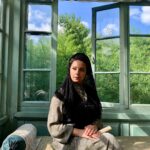 Shabnam Moghadami Instagram – .
عکس‌هایی از «خاتون » و راویانش…و یادآوری ِافتخار ِحضور داشتن در مجموعه‌ای دیدنی و دوست داشتنی …در نقشی متفاوت و در کنار ِ گروهی درجه یک و کاربلد و همه آدم حسابی و بی‌نظیر…که حالا با دیدن عکس‌ها و یادآوری ِ خاطرات‌شان قند توی دلم آب می‌شود.
خسته نباشید دوستان ِ من…دوست‌تان دارم و آرزو دارم همین‌گونه درخشان بمانید.
.
#خاتون
#شبکه_نمایش_خانگی 
#نماوا
#تینا_پاکروان 
#علی_اسدزاده 
#پشت_صحنه 
#خاطرات
@ashkan 
@tinapakravan 
@negarjavaheriian 
@alia100zadeh 
@mahtabservati 
@hoomanbehmanesh 
@saeedehdalirian 
@mojtaba_vahidi 
@namava_ir 
@khatoon.series
@behnazjafari53