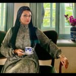 Shabnam Moghadami Instagram – .
عکسهایی از «خاتون » و راویانش…و یادآوری ِافتخار ِحضور داشتن در مجموعهای دیدنی و دوست داشتنی …در نقشی متفاوت و در کنار ِ گروهی درجه یک و کاربلد و همه آدم حسابی و بینظیر…که حالا با دیدن عکسها و یادآوری ِ خاطراتشان قند توی دلم آب میشود.
خسته نباشید دوستان ِ من…دوستتان دارم و آرزو دارم همینگونه درخشان بمانید.
.
#خاتون
#شبکه_نمایش_خانگی
#نماوا
#تینا_پاکروان
#علی_اسدزاده
#پشت_صحنه
#خاطرات
@ashkan
@tinapakravan
@negarjavaheriian
@alia100zadeh
@mahtabservati
@hoomanbehmanesh
@saeedehdalirian
@mojtaba_vahidi
@namava_ir
@khatoon.series
@behnazjafari53