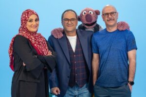 Shabnam Moghadami Instagram - .
این چند قاب ِ پُرلبخند،یادگار ِمهربانی ِ همه‌ی دوستان ِ نازنینم است در «خندوانه»ی عزیز .به تاریخ ِ اولین نوروز و اولین بهار ِ قرن ِ تازه…سال ِ صفر یک.
.
به جناب خان ِ عزیزم :
قدر ِ دوستی و دوست‌داشتنت رو خیلی می‌دونم…
به رامبد جوان :
تو درجه‌ یکی صبور ِ مهربون…و خوش‌قلب‌ترین…
به خندوانه‌ی عزیزم :
اینکه لبخندی به لب ِ مردم می آری یعنی خیلی باحالی…بی‌تعارف…امیدوارم ادامه داشته باشی.
.
#خندوانه 
#رامبد_جوان 
#محمد_بحرانی
#جناب_خان 
@rambodjavan1 
@mohamadbahrani_official 
@khandevaneh_official