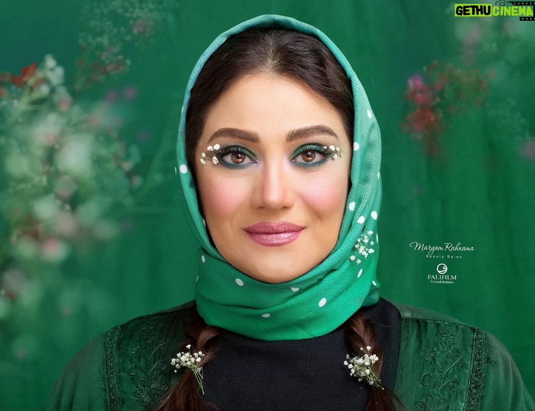 Shabnam Moghadami Instagram - . من باهارم تو زمین من زمینم تو درخت من درختم تو بهار… ناز ِانگشتای ِبارون تو باغم میکنه میون جنگل ها تاقم میکنه… . بهارتون مبارک…نوروزتون خجسته و شاد… سال و فال و حال ِ تون عاااالی…امیدوارم اولین سال ِ قرن ِ تازه همهمون رو شگفت زده کنه…یعنی انقدرررر که خوب باشه …خوش باشه … . دل و جون و ذات و ضمیر و درون و بیرون و ظاهر و باطن به دست بهار سپردن یعنی این!…یعنی این جور که من تو این عکس هستم! . طراحی و اجرای ِ شمایل ِ خانوم بهار،کار ِ دوست هنرمندم مریم جان رهنما و عکس از فاطمه جان رحمانی. . شعر ،بهارانهای از ا.بامداد ِ عزیز ِ من. . #بهار #بهار_۱۴۰۱ #نوروز۱۴۰۱ #نوروز #سال_نو #سال_نو_مبارک #شبنم_مقدمی #مریم_رهنما #فاطمه_رحمانی #ا-بامداد #احمد_شاملو @maryamrahnama__ @falifilm
