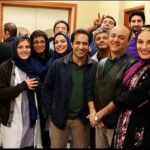 Shabnam Moghadami Instagram - . این عکس مال ِ پشت صحنه‌ی فیلم ِ «آزمایشگاه»،ساخته‌ی دکتر حمید امجده…مال ِ ده سال پیش،پاییز ِسال ۱۳۹۰. اولین حسی که بعد از دیدن ِ عکس بهم دست داد این بود که خداروشکر !همه‌ی آدمای ِ توی عکس،زنده‌ان! صحیح و سالم…حالا گیرم ده سال پیرتر! بعدش دلم تنگ شد…برای روزای کمی بهتر،که کمی راحت‌تر می‌شد خندید،کمی راحت‌تر می‌شد کنار ِ هم بود،دست ِ کم همدیگه رو به راحتی می‌شد بغل‌کرد! نه که غم نبود،بود! این‌قدر نبود! یا بود و ما جوون بودیم و حالی‌مون نبود! بعدش دلم گرفت،برای امید‌ها و آرزوهای بربادرفته‌مون…برای باد ِ هوا شدن ِ اون همه هوایی که به سر داشتیم… بعدش دلم سوخت…برای همه‌مون، اول از همه برای خودم که سقف ِبلند ِ آرزوهام روز‌به‌روز کوتاه و کوتاه‌تر شد و گمونم همین روزا مفهومی به اسم «آرزو» کلا فراموشم شه! بعدشم شروع کردم با استقامت ِ همیشگی‌!(شما بخونید پررویی!!)به مقابله با همه‌ی حس های بد و نومید کننده که از همه جایِ قلبم داشت می‌جوشید! . از راست، نفیسه ذاکری عزیزم که منشی صحنه‌ی فیلم بود، من ، دکتر حمید امجد، دوست نازنینم ،نویسنده و کارگردان ِفیلم،پشت ِ سرش مهران ملکوتی عزیز، صدابردار درجه یک، افشین هاشمی عزیز ،ساغرعزیزی، نازی خاتمی،باران کوثری،دورتر …رضا کیانیان عزیز، پشت به دوربین،رضا بختیاری نیک. ردیف ِ پشت،کیوان عزیز ،بوم‌من ِدرجه یک و مهدی عزیز ،بچه‌ی نازنین ِ تدارکات.که امیدوارم اون علامت وی ِ ویکتوری هنوز همراهش باشه و پیروزترین باشه .(اون صورت ِ نصفه رو هم هرکاری کردم نشناختم!) عکس رو یادم نیست کی گرفت ازمون.به لطف دوستی همین چند روز ِ پیش به دستم رسید. . ما لباس و گریم ِ فیلم رو‌داریم. وگرنه گمونم هیچکی منو با این سر و ظاهر به یاد نمی آره ! . #حمید_امجد #افشین_هاشمی #باران_کوثری #ساغر_عزیزی #شبنم_مقدمی #مهران_ملکوتی #رضا_کیانیان #نفیسه_ذاکری #نازی_خاتمی #رضا_بختیاری_نیک #عکس_پشت_صحنه #سینمای_ایران #خاطره_بازی #دیروزها