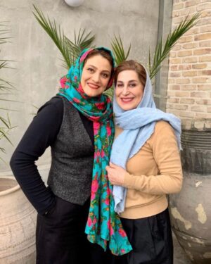 Shabnam Moghadami Instagram - .
تولد ِ قشنگ و خوش‌یمن ِ هردوتایی‌تون مبارک، آبانی های نازنین ِ من…خواهرهای مهربون ِ عزیز و دوست داشتنی ِ من…خانومای ِپاییزی ِ زیبا،چشم ما و دنیا به جمال ِ بی‌مثال هردوتون روشن…درخشان و پرامید و عاشق و خوش‌حال باشین همیشه تا همیشه …و به امید ِ فردا‌های بهتر و خوش‌تر برای شما و همه…فقط خدا می دونه چقدر دوست‌تون دارم.
کاش زود ِ زود ببینم‌تون❤️
.
یه نکته‌ای، امروز تولد ِ سیمین جونه و تولد مرمری چهار روز پیش بود. سوم آبان.من صبر کردم که به هر دوتایی‌شون باهم تبریک بگم که بیشتر قند تو دلم آب شه از خوشی ِ داشتن‌شون.❤️
.
عکس‌ها تازه نیستن.ولی آرزو می‌کنم زودتر بتونیم بازم کنار ِ هم باشیم …یه عالمه بخندیم و یه عالمه عکس بگیریم.

#فاطمه_معتمدآریا 
#مریم_شیرازی 
#تولدتون_مبارک

@maryam.shiraziii 
@fatemehmotamedarya