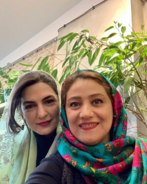 Shabnam Moghadami Instagram - .
تولد ِ قشنگ و خوش‌یمن ِ هردوتایی‌تون مبارک، آبانی های نازنین ِ من…خواهرهای مهربون ِ عزیز و دوست داشتنی ِ من…خانومای ِپاییزی ِ زیبا،چشم ما و دنیا به جمال ِ بی‌مثال هردوتون روشن…درخشان و پرامید و عاشق و خوش‌حال باشین همیشه تا همیشه …و به امید ِ فردا‌های بهتر و خوش‌تر برای شما و همه…فقط خدا می دونه چقدر دوست‌تون دارم.
کاش زود ِ زود ببینم‌تون❤️
.
یه نکته‌ای، امروز تولد ِ سیمین جونه و تولد مرمری چهار روز پیش بود. سوم آبان.من صبر کردم که به هر دوتایی‌شون باهم تبریک بگم که بیشتر قند تو دلم آب شه از خوشی ِ داشتن‌شون.❤️
.
عکس‌ها تازه نیستن.ولی آرزو می‌کنم زودتر بتونیم بازم کنار ِ هم باشیم …یه عالمه بخندیم و یه عالمه عکس بگیریم.

#فاطمه_معتمدآریا 
#مریم_شیرازی 
#تولدتون_مبارک

@maryam.shiraziii 
@fatemehmotamedarya